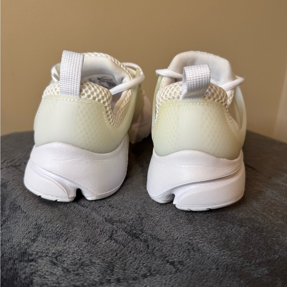 Kids Nike Presto White/White-White Tennis Shoes
Size - 6Y - Picture 4 of 7